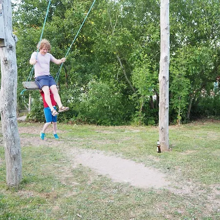 Inch Hideaway Eco 营地